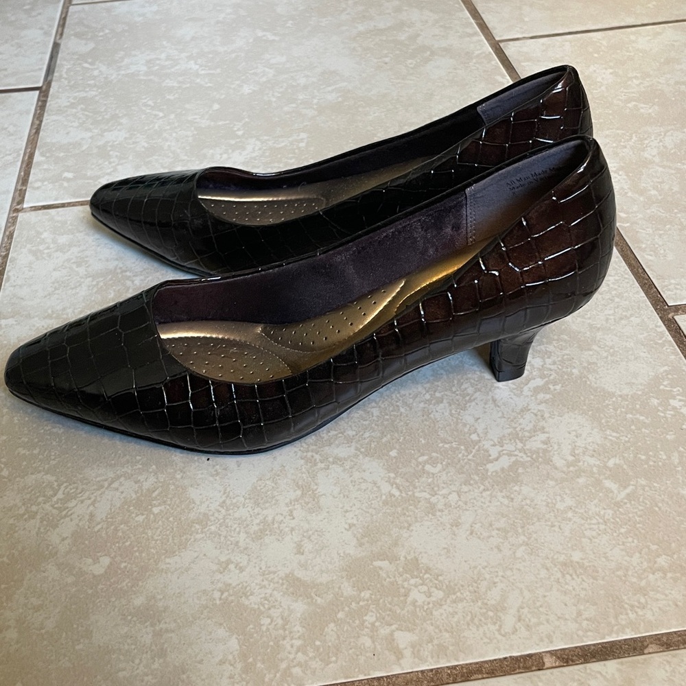 Womens Aubrey Lynn 8 Brown Croco Heels Shoes

Man made materials